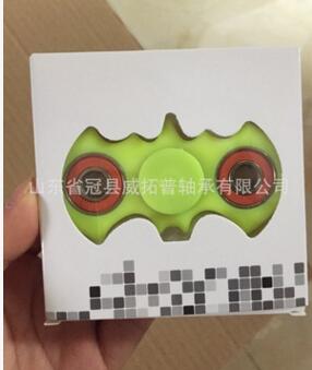 直销 三角夜光手指陀螺批发 hand spinner 蝙蝠侠指尖陀螺