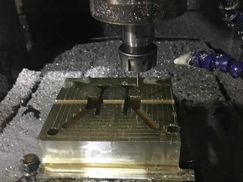 加工中的模具厂家直营/天晟