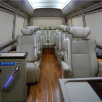 丰田考斯特销售13座现车考斯特改装全车埃尔法座椅