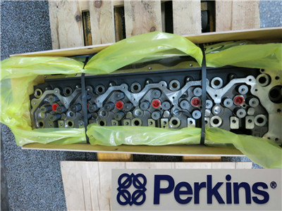 供应英格索兰山猫挖掘机发动机配件缸盖