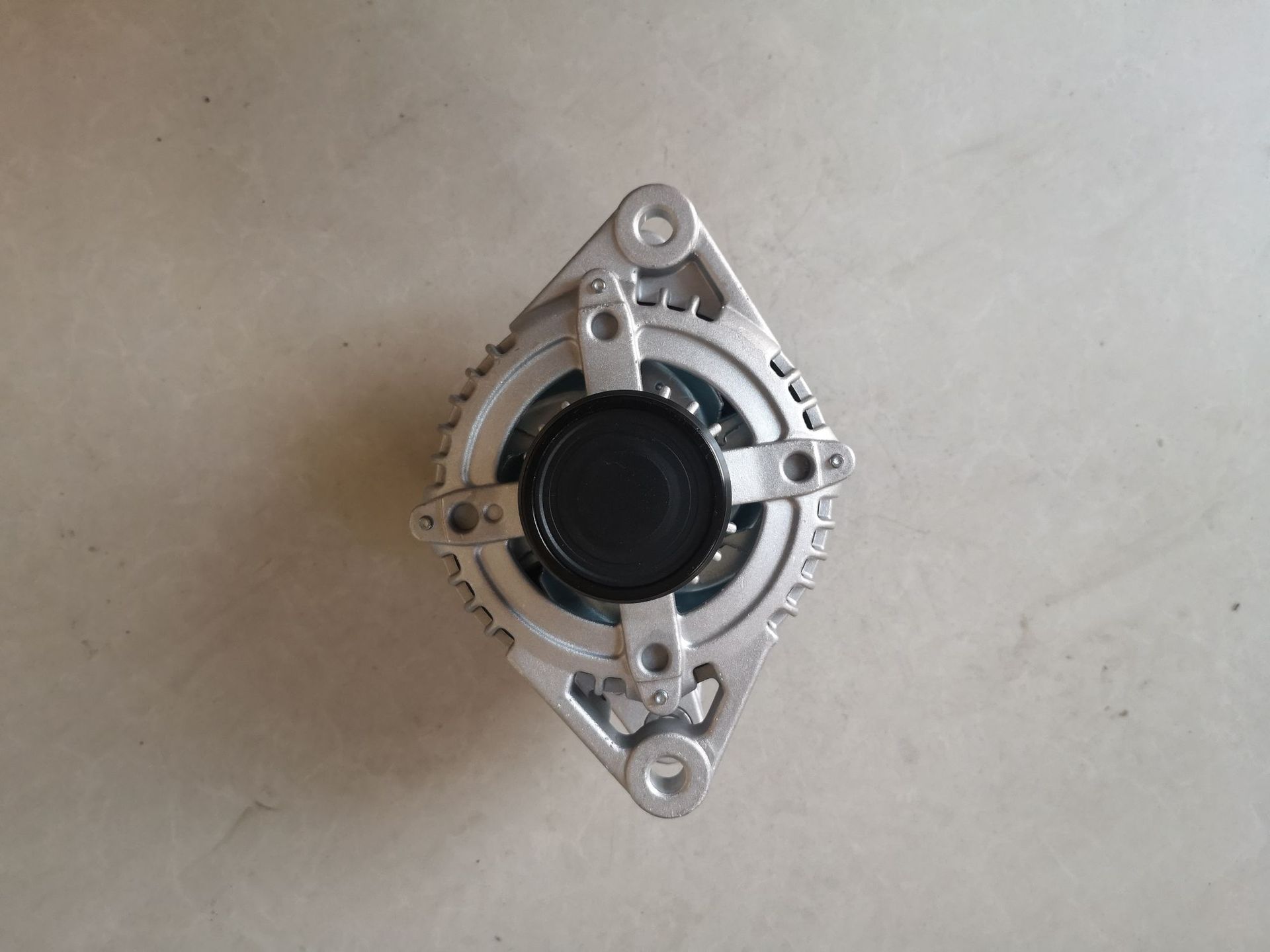 厂家专业生产汽车起动机，汽车发电机 丰田凯美瑞，汉兰达3.5L