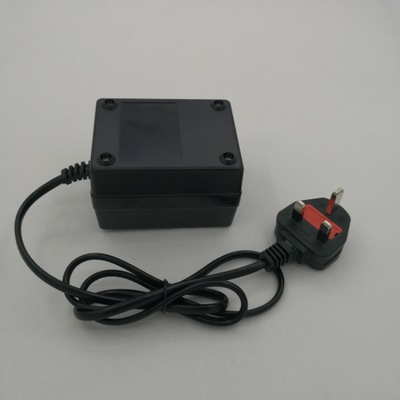 300W英规交流电源变压转换器220V转变110V电源电压变换器