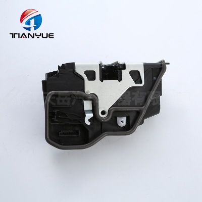 汽车中控门锁前左闭门器侧门锁 51217202143汽车车门锁块厂家