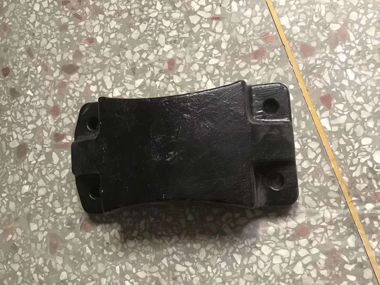 五十铃钢板滑座