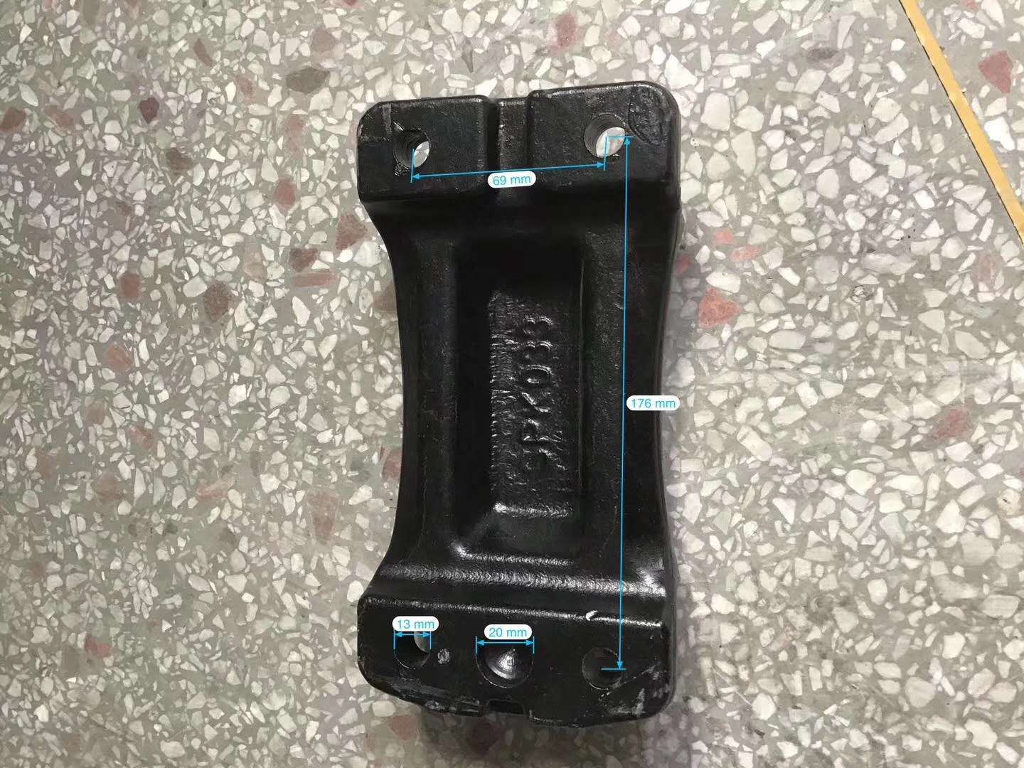 五十铃钢板滑座2