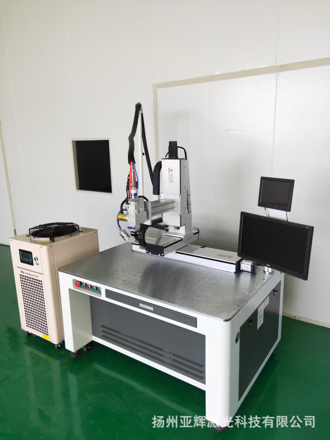 光纤激光平台焊接机1.jpg