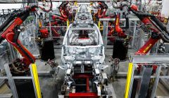 消息称越来越多的车企选择自产电动汽车零部件，供应商面临挑战