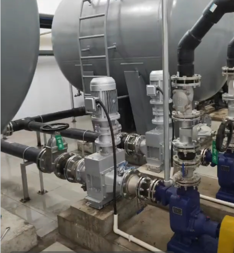 304不锈钢污泥切割机管道安装02