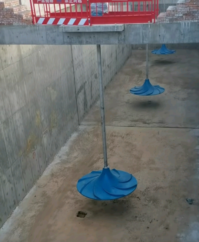 2米双曲面搅拌机安装现场.04