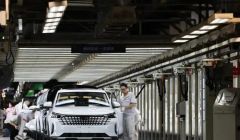 最快56秒下线一辆新车 成都汽车工厂拥抱智能制造